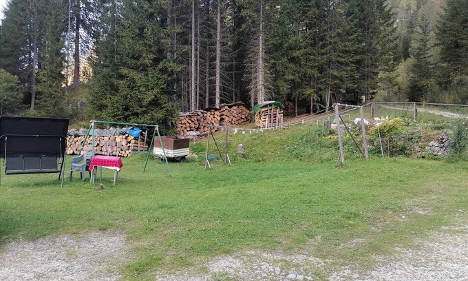 Santo Stefano di Cadore Apartamento | Apartment 'Val Visdente 2' with Mountain View, Shared Garden and Wi-Fi