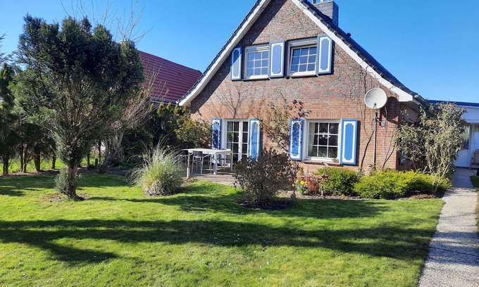 Wittmund Apartamento | Apartamento en una casa de campo reformada con estilo y con un gran jardín en una zona tranquila