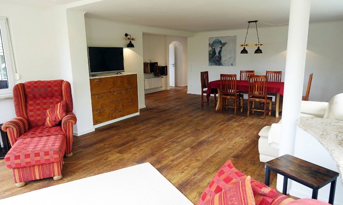 Immenstaad am Bodensee Apartamento | Apartamento 'Heimatliebe' con vistas a la montaña, terraza privada y Wi-Fi