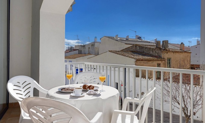 Calella de Palafrugell Apartamento | Apartamento cerca de la playa muy bien equipado y céntrico, ideal para familias