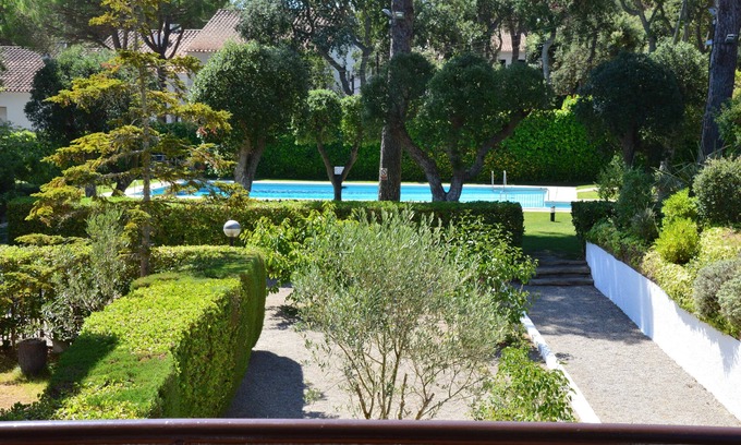 Calella de Palafrugell Apartamento | Apartamento con piscina y tenis. Playas y pueblo cercano.