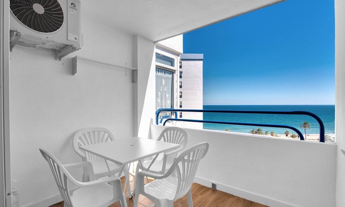 Puig Apartamento | Apartamento 'Playa Puig' con piscina compartida, Wi-Fi y aire acondicionado