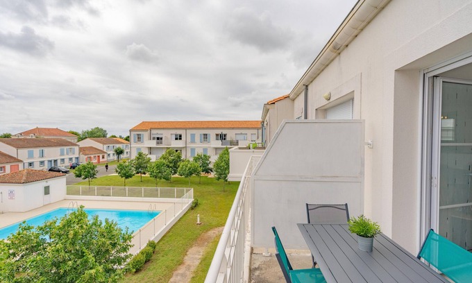 Marennes Apartamento | Apartamento 'Evasion Charentaise' con piscina compartida, balcón y Wi-Fi