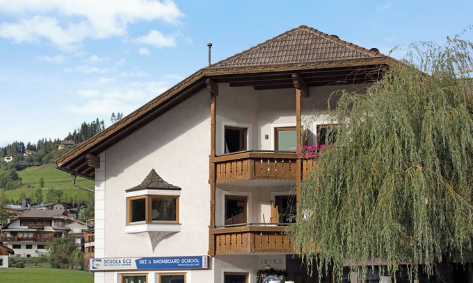 Mareo Apartamento | Apartamento "Rosalpina 4" en el centro de la estación de esquí con vistas a la montaña y balcón