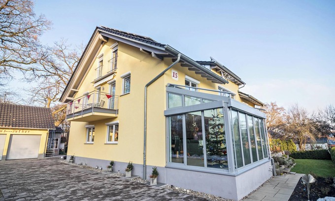 Bad Saulgau Apartamento | Apartamento 1 en "Haus Ruther" cerca del baño termal con Wi-Fi, balcón y jardín