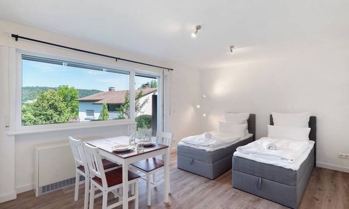 Bad Liebenzell Apartamento | Apartamento '1-Zimmer Am Hochwald' con terraza privada, jardín privado y Wi-Fi