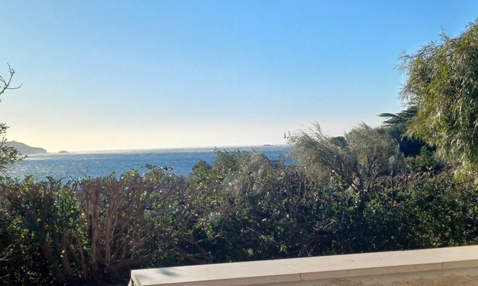 Carqueiranne Apartamento | Amplio apartamento nuevo con vista al mar