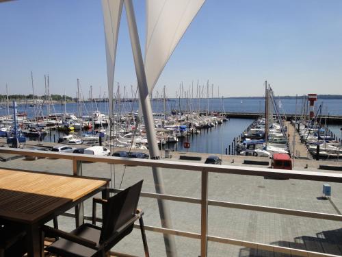 Eckernfoerde Apartamento | Apartment 22 "Lachende Möwe" mit Sauna, Blickrichtung offene See