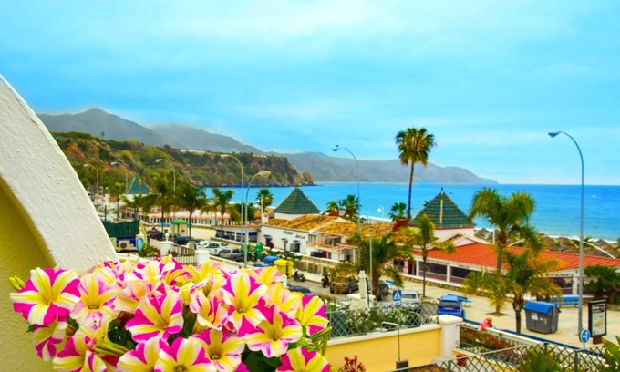Nerja Apartamento | Apartment 2E front row, Air Condition, WLAN, Balcony sea view, Playa Burriana