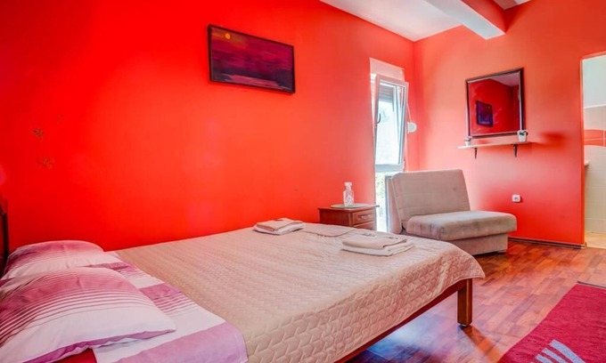 Ulcinj Apartamento | Villa Ekom, App 3, situada en la villa nuovissima, 500 m dalle splendide spiagge