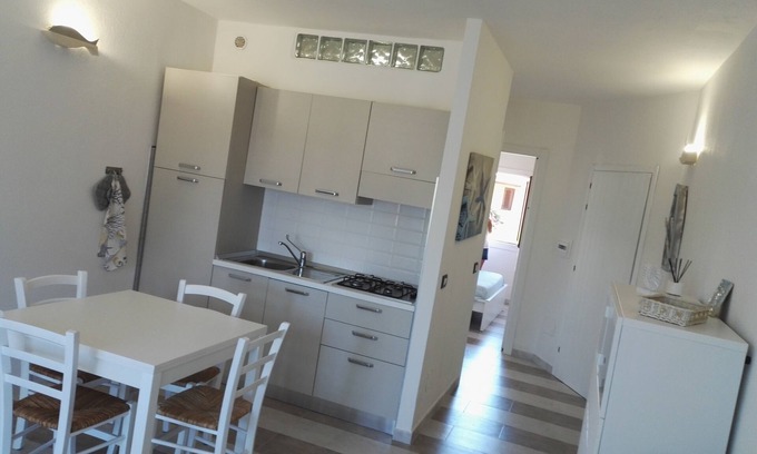 Porto San Paolo Apartamento | Apartamento a 250 metros del mar completamente reformado con jardín privado.