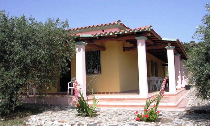 Orosei Apartamento | Apartment 300 meters from the beach in villa of the Olives and Roses