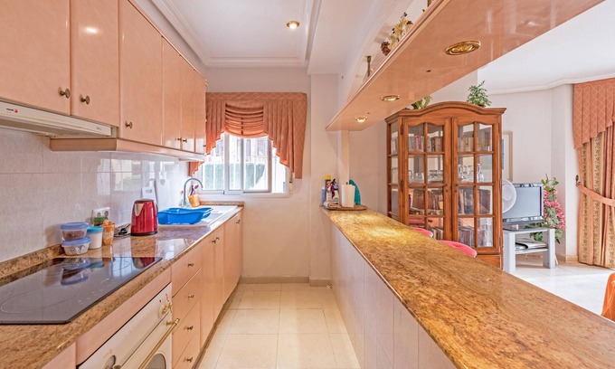 Benferri Apartamento | Apartamento de 5 estrellas en Alicante con piscina y jardín privados, Wi-Fi, Sky TV y Netflix