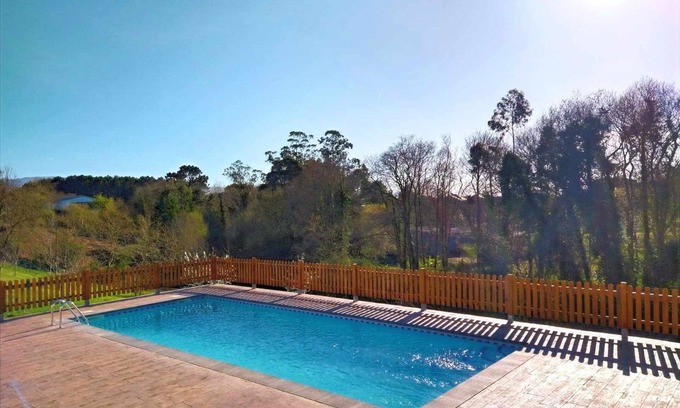 Serantes Apartamento | Apartamento 6: Tres dormitorios, porche y piscina