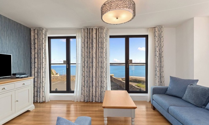 Tenby Apartamento | Apartment 8 Waterstone House - Luxury Sea Views