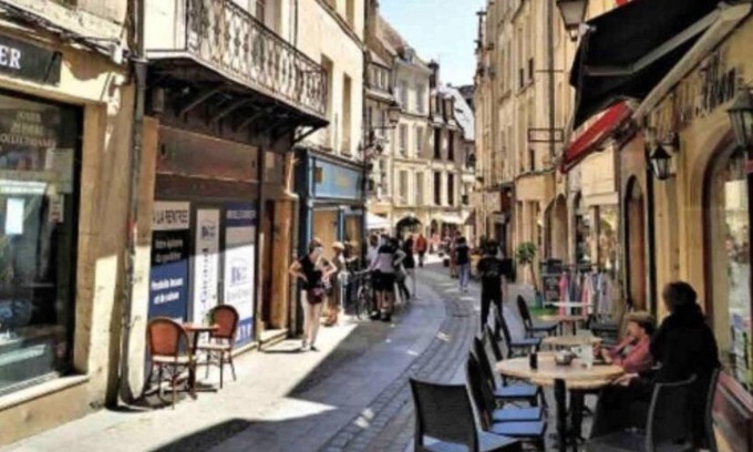 Sainte-Therese Apartamento | Apartment 80 m², 2 bedrooms, Caen center, private parking, balcony, elevator,