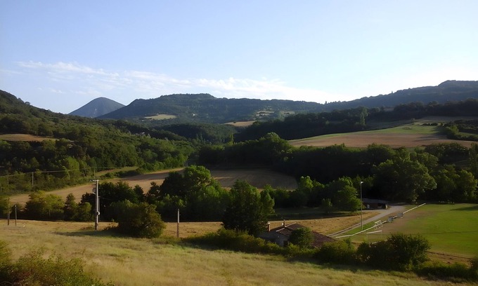 Bourdeaux Apartamento | Apartamento 'À La Campagne' con Vista a la Montaña, Terraza Privada y Wi-Fi