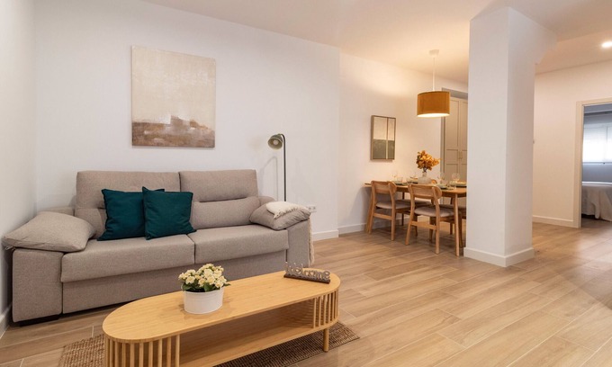 La Corza Apartamento | Apartment 'Acogedor Piso Junto Sta Justa 3' with Wi-Fi and Air Conditioning