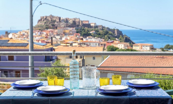Castelsardo Apartamento | Apartamento 'Ad Occhi Aperti' con vistas al mar, Wi-Fi y aire acondicionado