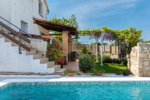 Valtura Apartamento | Apartment Adriana on peaceful location with pool