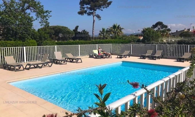 Le Brusc Apartamento | APARTAMENTO ALL COMFORT CLIMATISE TERRAZA JARDIN PISCINA PLAYA Y PUERTO CON PIES / 6 PERSONAS.