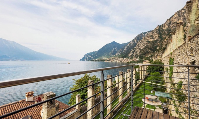 Limone sul Garda Apartamento | Apartamento 'Alba' con vistas al lago, Wi-Fi y aire acondicionado