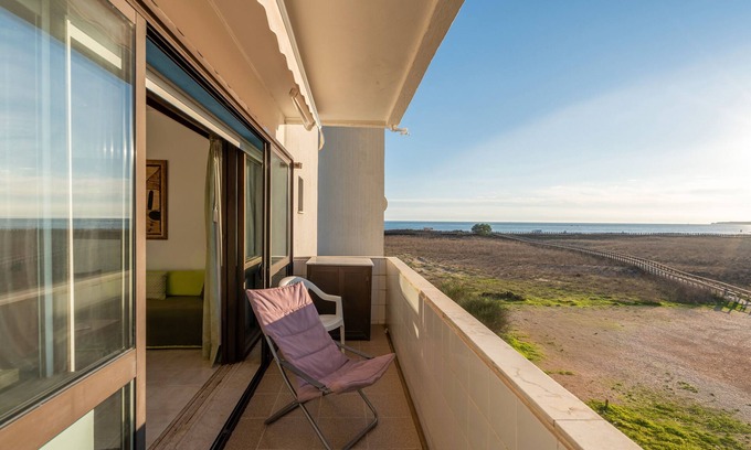 Torralta Apartamento | Apartamento 'Alvor Beach Front Line Bay' con vistas al mar, Wi-Fi y aire acondicionado