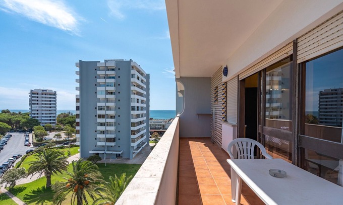 Torralta Apartamento | Apartamento 'Alvorada Divinal' con vistas al mar, jardín privado y balcón