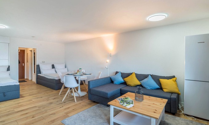 Bad Liebenzell Apartamento | Apartamento 'Am Hochwald Mit Burgblick' con balcón