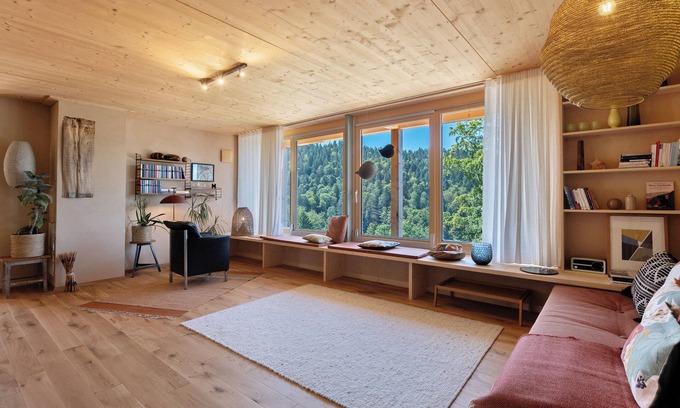 Triberg im Schwarzwald Apartamento | Apartamento 'Ferienwohnung Am Stadtwald' con vistas a la montaña, terraza privada y Wi-Fi
