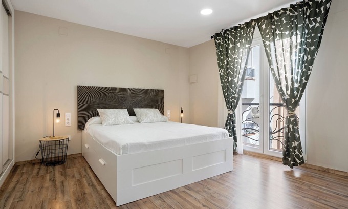 Costa Dorada Apartamento | Apartamento 'Ametlla Centro' con terraza privada, balcón y Wi-Fi