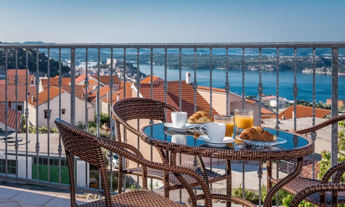 Meterize Apartamento | Apartment Anamarija with sea view (96871-A1) - Sibenik