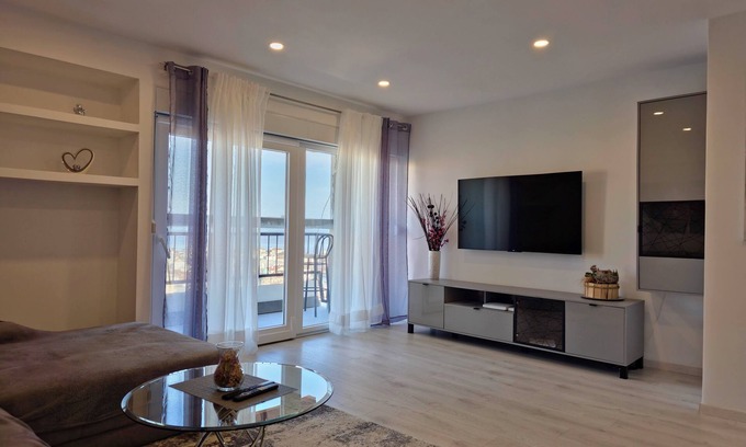 Rijeka Apartamento | Apartment Andrada - One-Bedroom Apartment with Balcony and Sea View