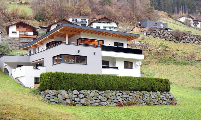 See Apartamento | Apartamento 'Apart Löffler' con vistas a la montaña, terraza compartida y Wi-Fi