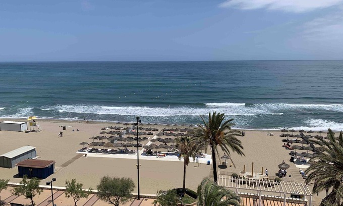 Torreblanca Apartamento | Apartamento 'Apartamento Frontal Primera Linea' con vistas al mar, Wi-Fi y aire acondicionado