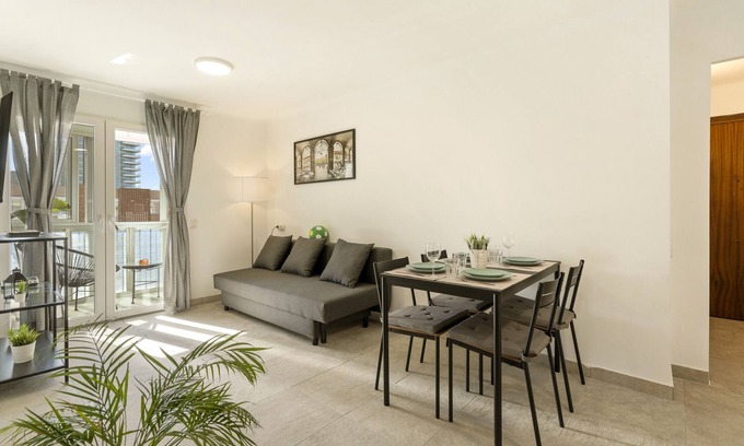 El Besos i el Maresme Apartamento | Apartamento 'Apartamento Cerca De La Playa' con balcón, Wi-Fi y aire acondicionado