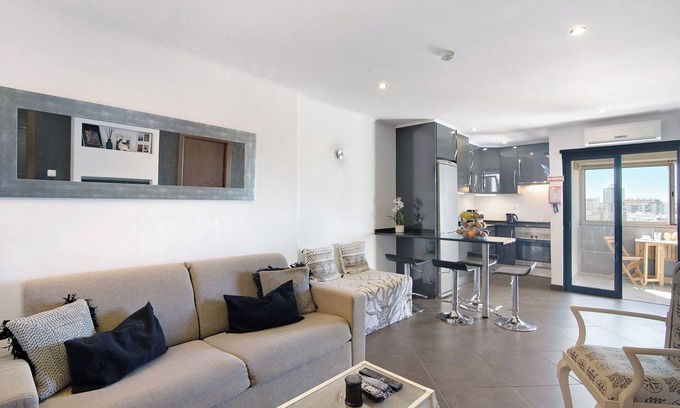 Praia da Rocha Apartamento | Apartamento 'Apartamento Freire' con balcón, Wi-Fi y aire acondicionado