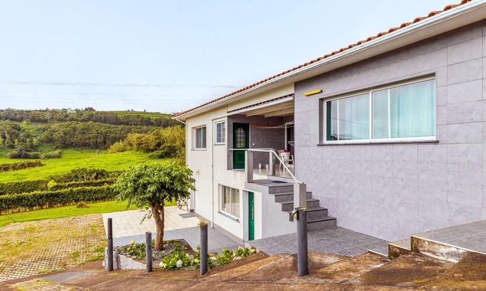 Horta Apartamento | Apartamento 'Apartamento T2 Praia Do Almoxarife' con vistas al mar, Wi-Fi y aire acondicionado.