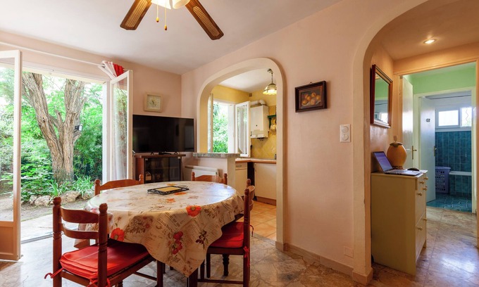La Seyne-sur-Mer Apartamento | Apartamento 'Appartement Dans Cadre De Verdure' con terraza privada, jardín privado y Wi-Fi