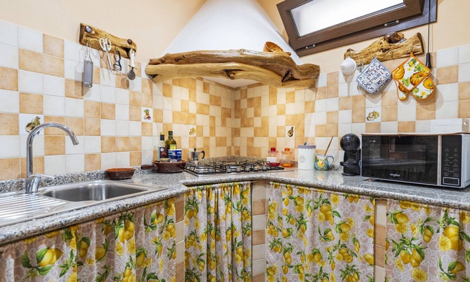 Baunei Apartamento | Apartamento 'Appartamento Domm'e Orrosaria' con vistas a la montaña, balcón y aire acondicionado