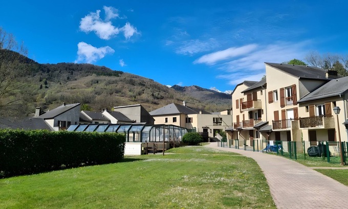 Bielle Apartamento | Apartment 'Appartement 2 Chambres Valle Ossau' with Mountain View, Shared Pool and Wi-Fi