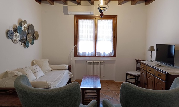 Consuegra Apartamento | Apartamento 'Arriate' con terraza compartida, Wi-Fi y aire acondicionado