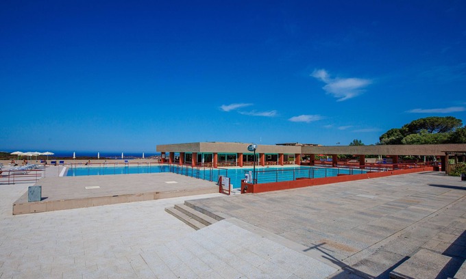 Cugnana Verde Apartamento | Apartment "Asfodeli Cugnana Verde" with Sea View, Shared Pool & Wi-Fi