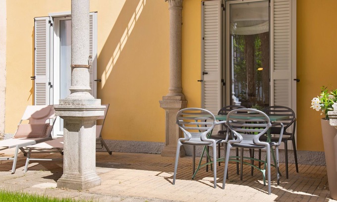Lavena Ponte Tresa Apartamento | Apartment 'Atelier Milvia 1' with Private Terrace, Private Garden and Wi-Fi