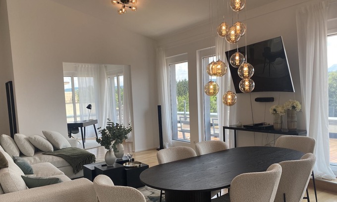 Velden am Worther See Apartamento | Apartment 'The Velden Experience' with Mountain View, Private Terrace and Wi-Fi