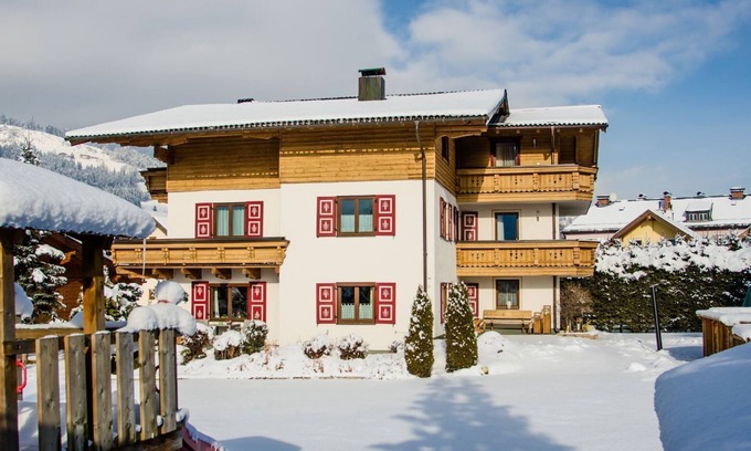 Sankt Johann im Pongau Apartamento | Apartamento 'Bartnelke' con vistas a la montaña, piscina compartida y Wi-Fi