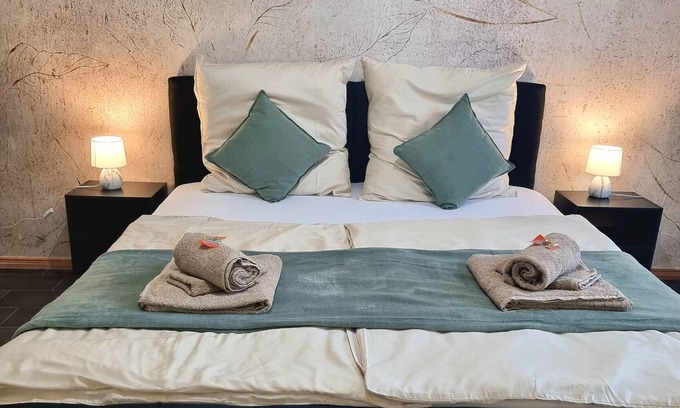 Cottbus Apartamento | Apartamento 'Bahnhofsnahes Altstadt-Paradies' con balcón y Wi-Fi