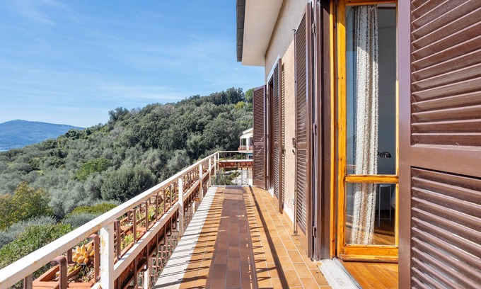 San Terenzo Apartamento | Apartment 'Baia Blu Amati' with Sea View, Balcony and Wi-Fi