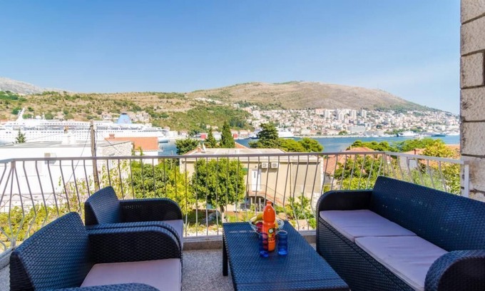 Babin Kuk Apartamento | Apartment Bava - Apartamento de dos habitaciones con dos balcones y vistas al mar