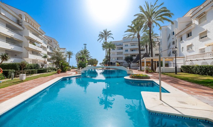 Marbella Apartamento | Apartamento 'Beach Marbella' con vistas al mar, piscina y aire acondicionado